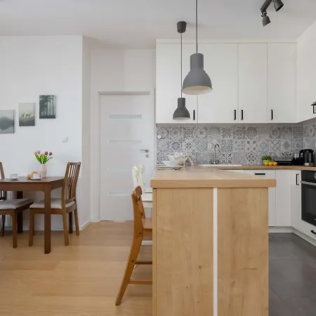 Unique For 6 People With Balcony & Parking By Renters * ワルシャワ