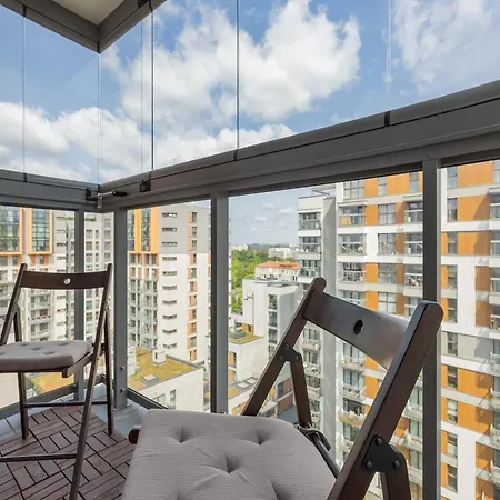 Unique For 6 People With Balcony & Parking By Renters アパート ワルシャワ