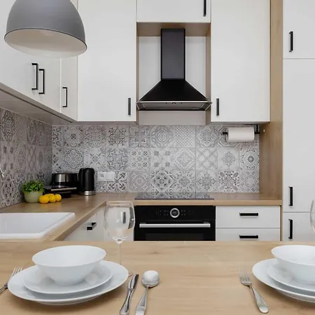 Unique For 6 People With Balcony & Parking By Renters Appartement Warschau