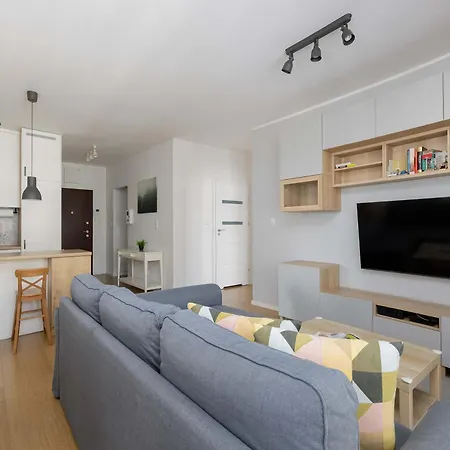 Unique For 6 People With Balcony & Parking By Renters アパート ワルシャワ
