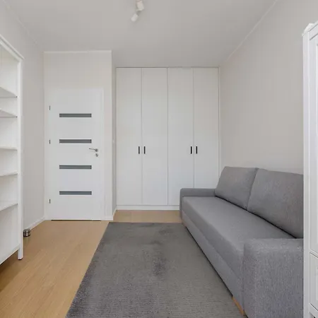 アパート Unique For 6 People With Balcony & Parking By Renters ワルシャワ