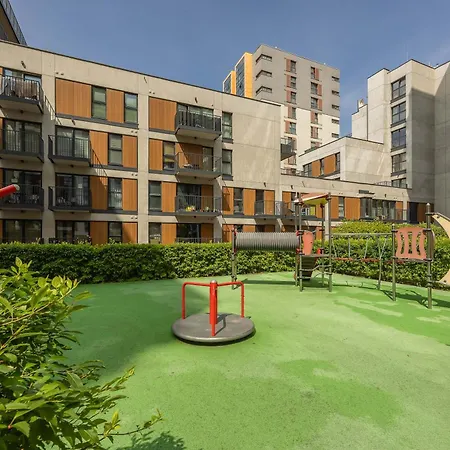 アパート Unique For 6 People With Balcony & Parking By Renters ワルシャワ